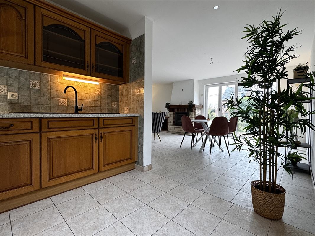 AANGENAME GEZINSWONING MET 4SLKS, TUIN EN GARAGE