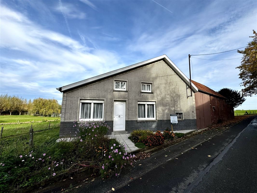 Authentieke vierkantshoeve op 2.006 m². PRACHTIG GELEGEN MIDDEN IN DE NATUUR en genietend van VOLLEDIGE RUST EN PRIVACY