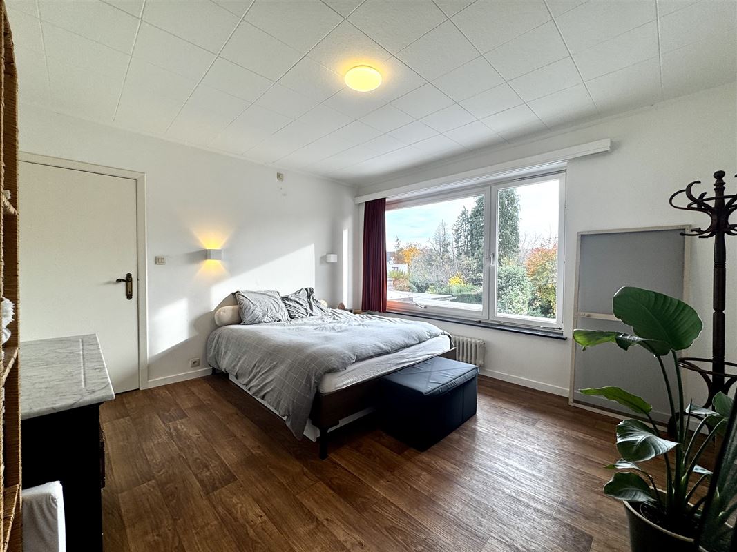 Rustig gelegen woning met 3 SLKS, garage en tuin.