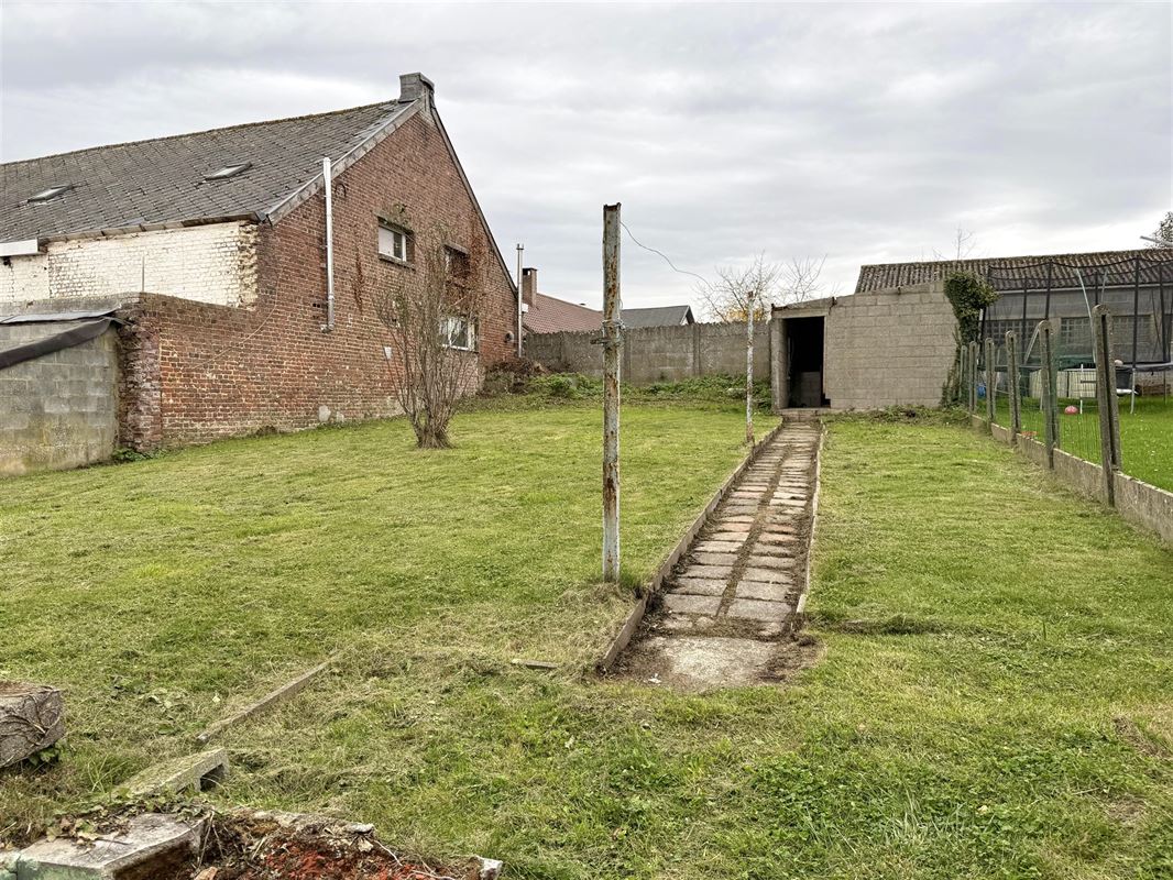 Charmante te renoveren woning met gezellige tuin!