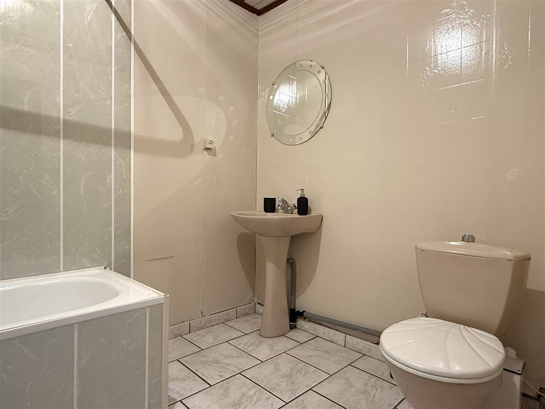 Charmante te renoveren woning met gezellige tuin!