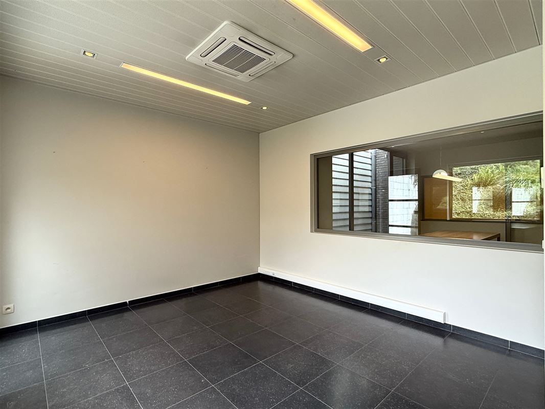 BUREAUX MODERNES AU CENTRE DE FLOBECQ