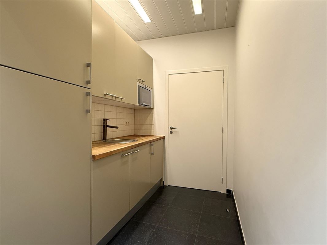 BUREAUX MODERNES AU CENTRE DE FLOBECQ