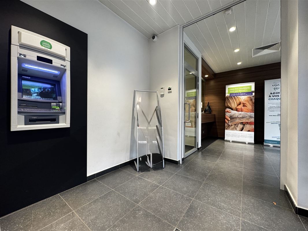 BUREAUX MODERNES AU CENTRE DE FLOBECQ