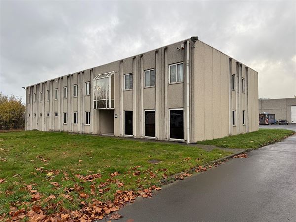 Bedrijfsgebouw met uitbreidingsmogelijkheden te koop!