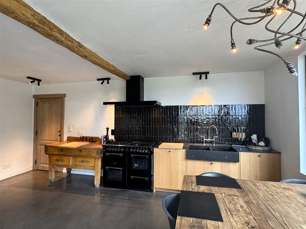 Landhuis gelegen op één van de mooiste locaties van Ronse!