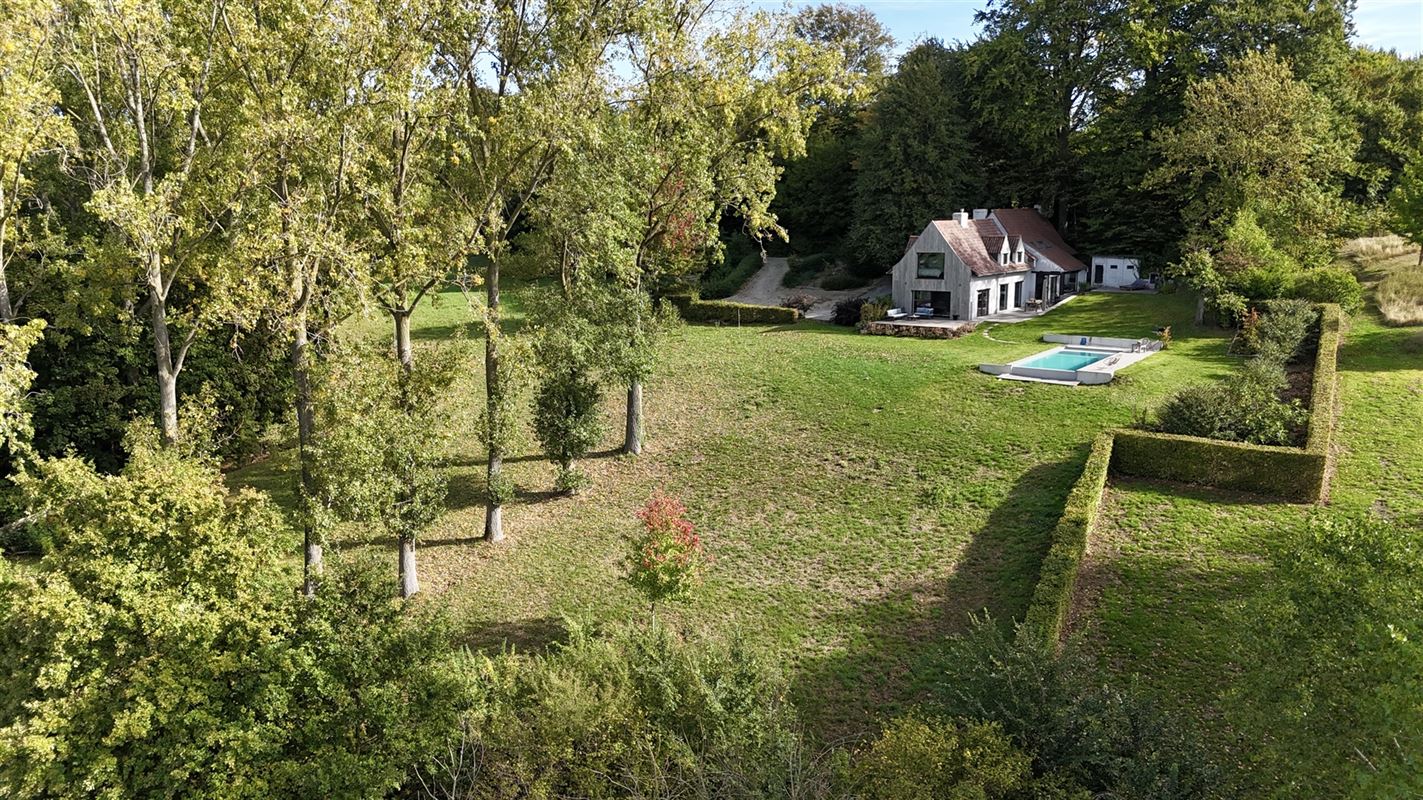 Landhuis gelegen op één van de mooiste locaties van Ronse!