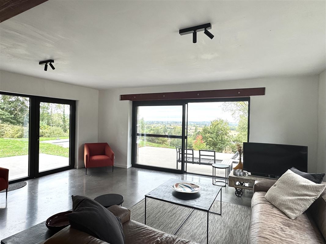 Landhuis gelegen op één van de mooiste locaties van Ronse!