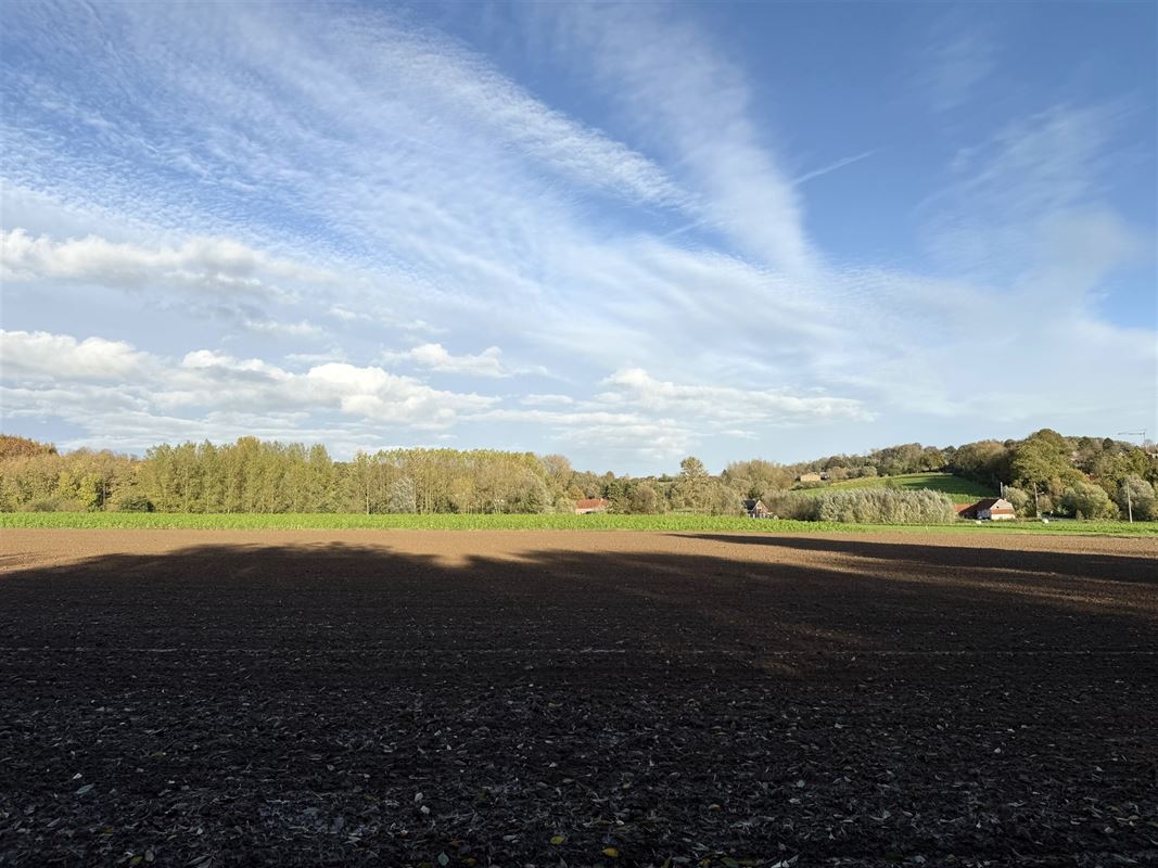 AANGENAME GEZINSWONING MET 4SLKS, TUIN EN GARAGE