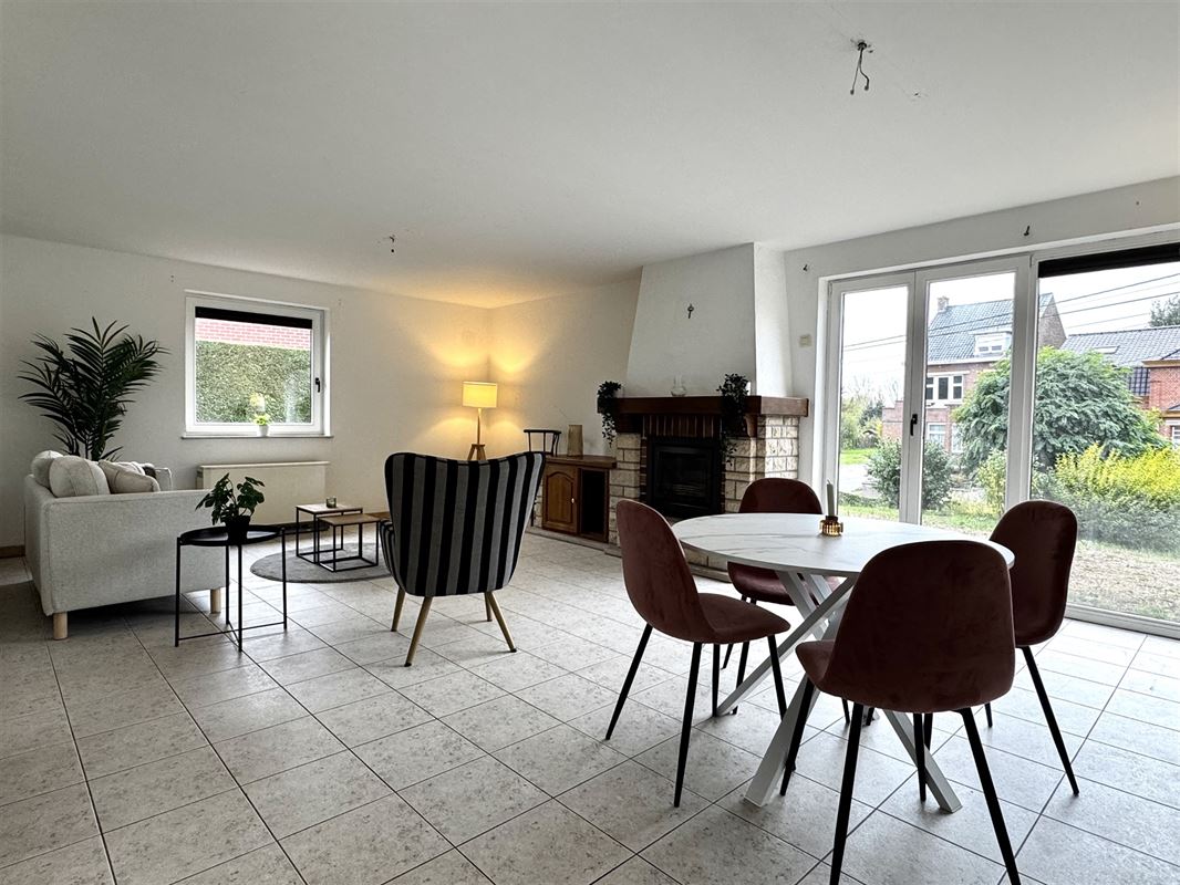 AANGENAME GEZINSWONING MET 4SLKS, TUIN EN GARAGE