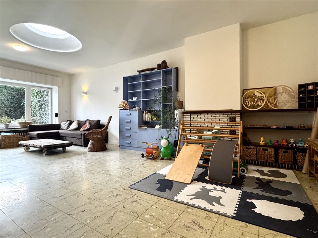 Rustig gelegen woning met 3 SLKS, garage en tuin.