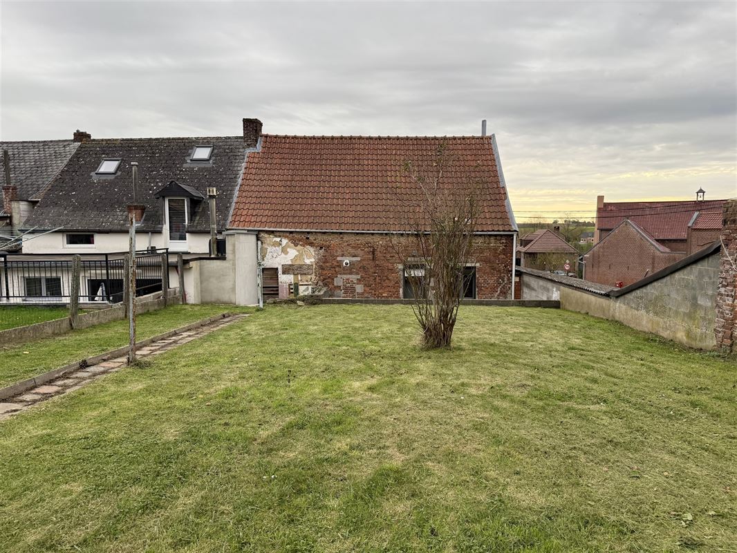 Charmante te renoveren woning met gezellige tuin!