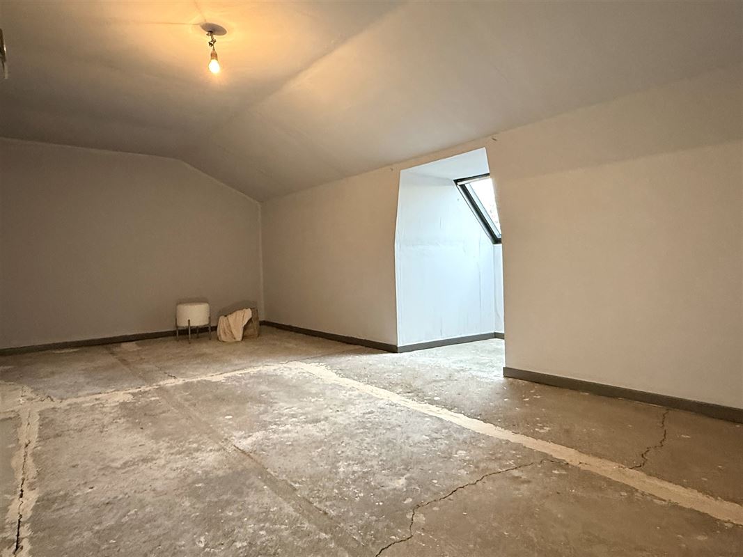 Charmante te renoveren woning met gezellige tuin!