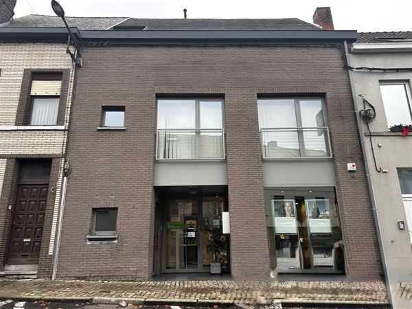 Moderne bureauruimtes,ideaal gelegen op de markt van Flobecq