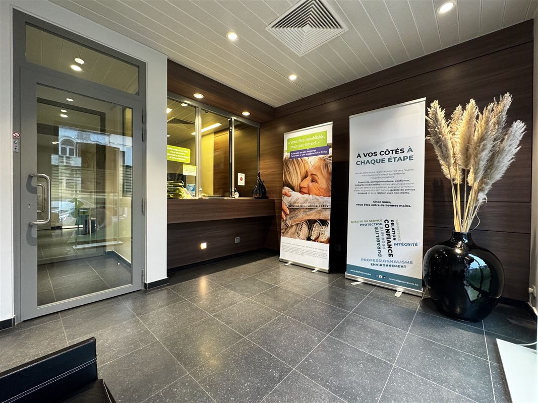 BUREAUX MODERNES AU CENTRE DE FLOBECQ