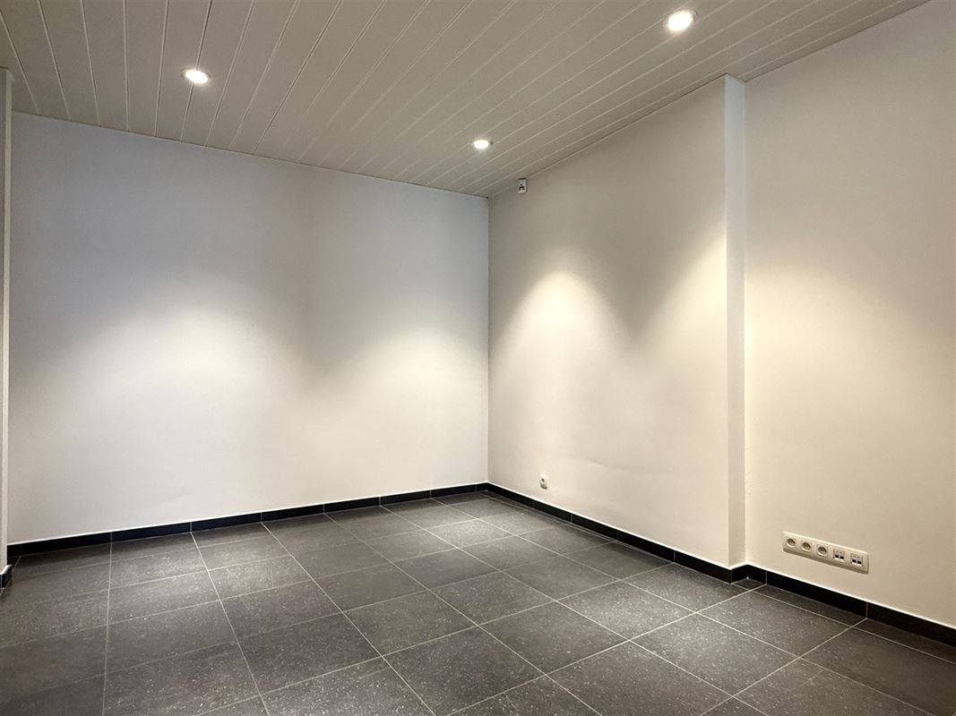 BUREAUX MODERNES AU CENTRE DE FLOBECQ