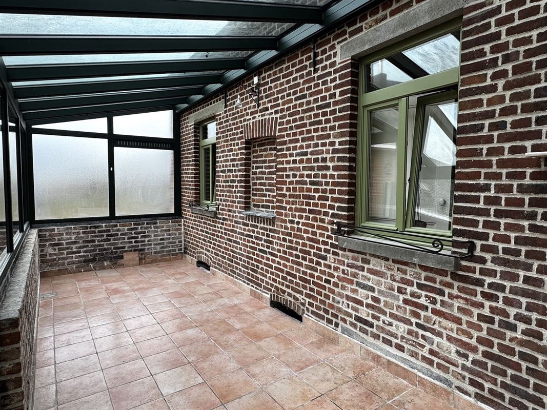 Ruim eigendom met woning, atelier en tuin.