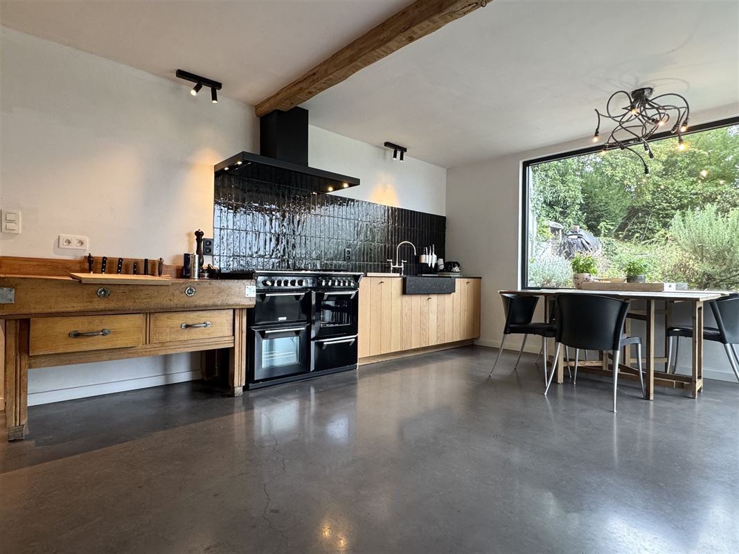 Landhuis gelegen op één van de mooiste locaties van Ronse!