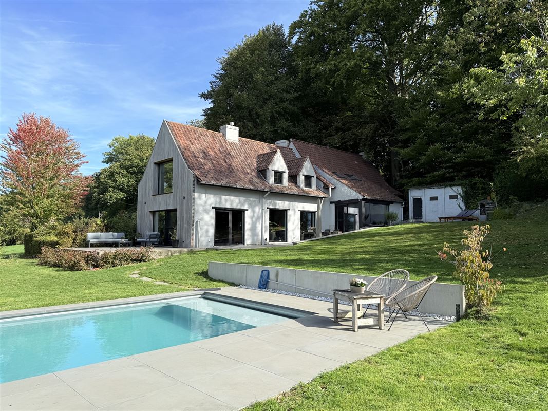 Landhuis gelegen op één van de mooiste locaties van Ronse!