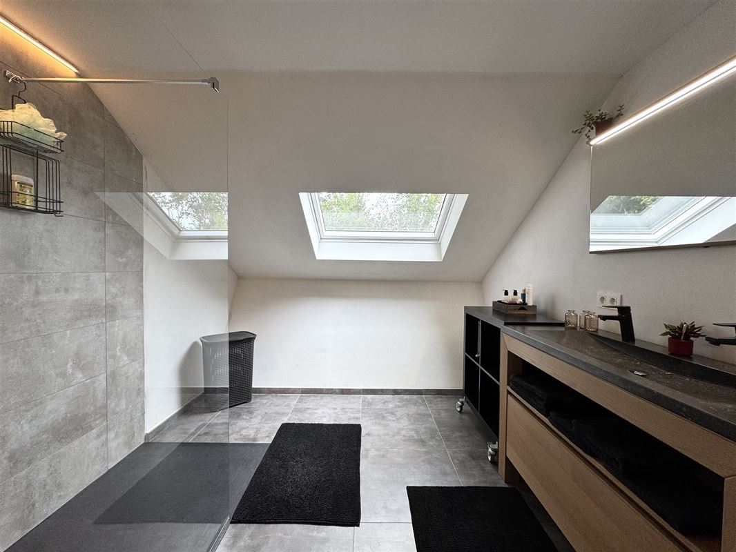 Landhuis gelegen op één van de mooiste locaties van Ronse!