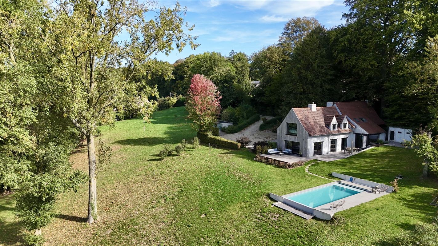 Landhuis gelegen op één van de mooiste locaties van Ronse!