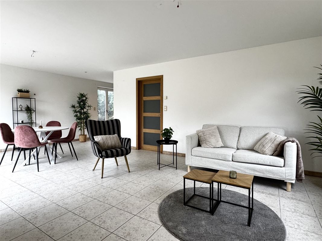 MAISON UNIFAMILIALE BIEN SITUÉE AVEC JARDIN et GARAGE!