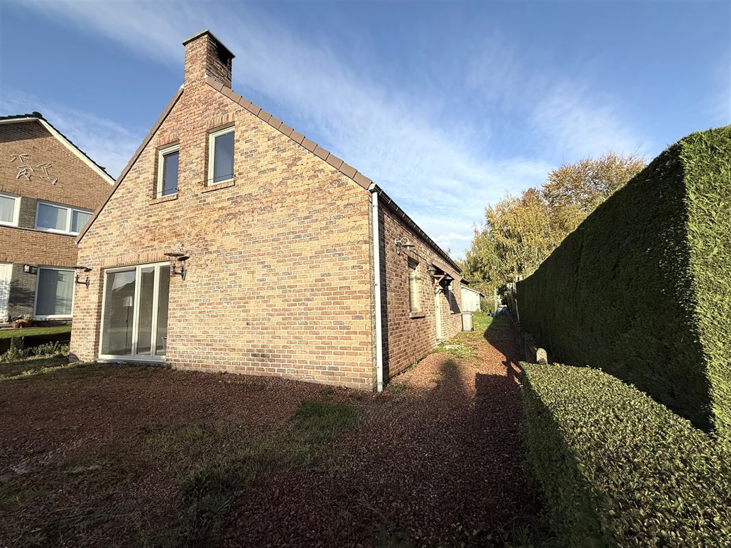 AANGENAME GEZINSWONING MET 4SLKS, TUIN EN GARAGE