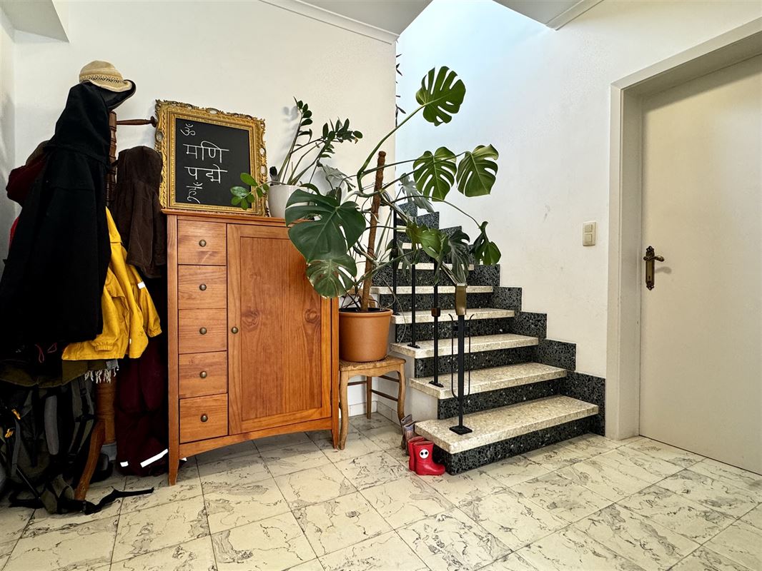 Rustig gelegen woning met 3 SLKS, garage en tuin.