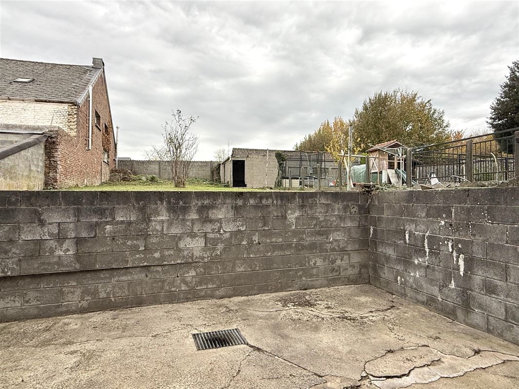 Charmante te renoveren woning met gezellige tuin!