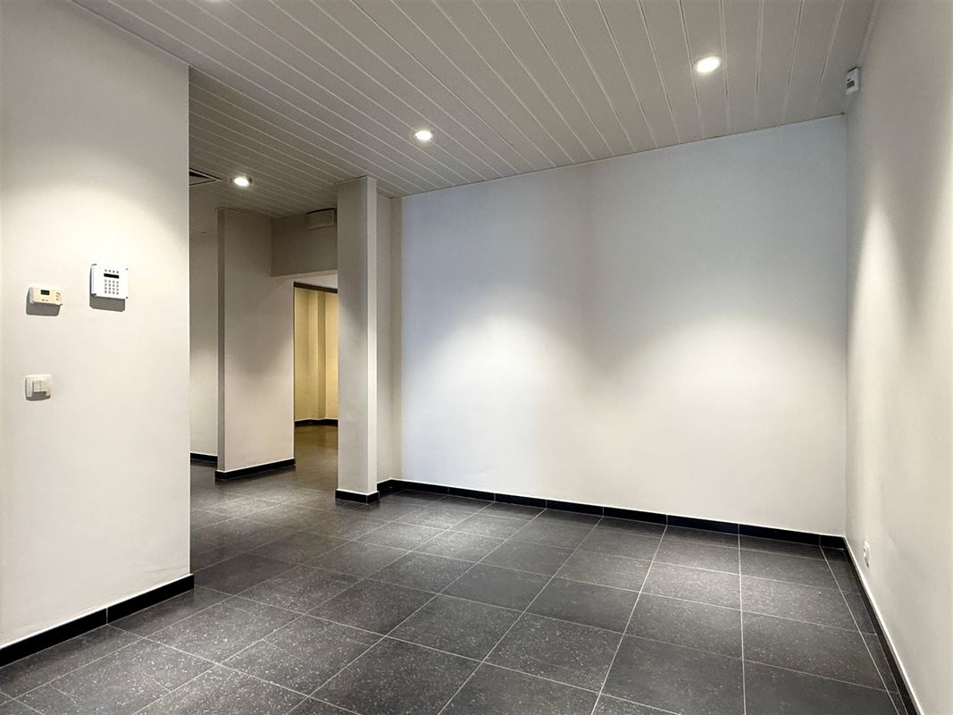 BUREAUX MODERNES AU CENTRE DE FLOBECQ