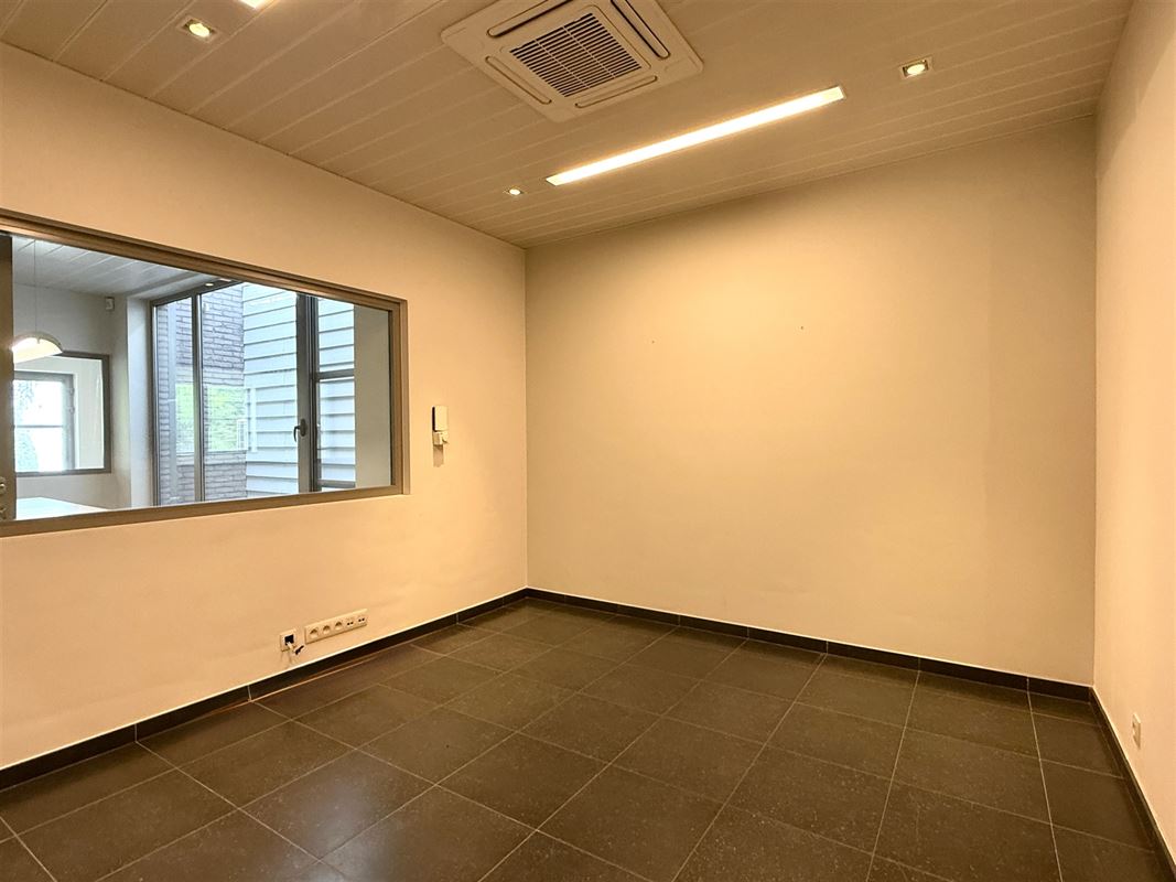 BUREAUX MODERNES AU CENTRE DE FLOBECQ