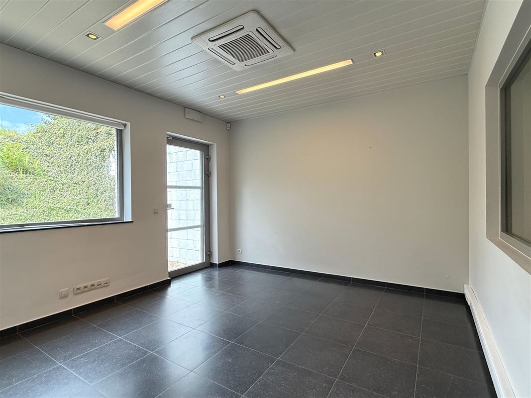 BUREAUX MODERNES AU CENTRE DE FLOBECQ