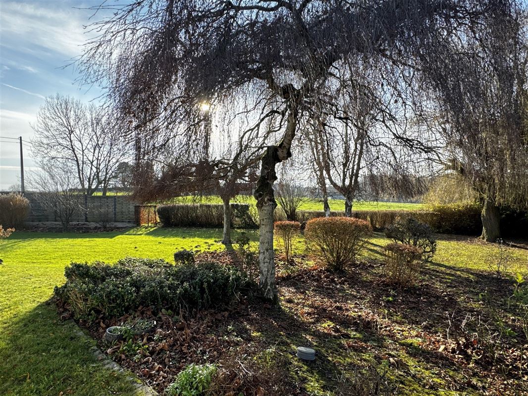 BELLE VILLA AU CALME AVEC SUPERBE JARDIN