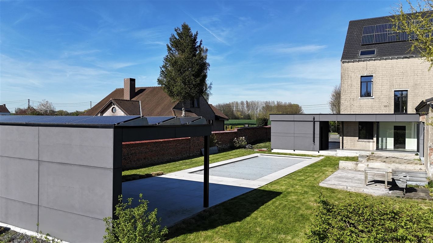 Magnifique maison de maître avec piscine et installations équestres!
