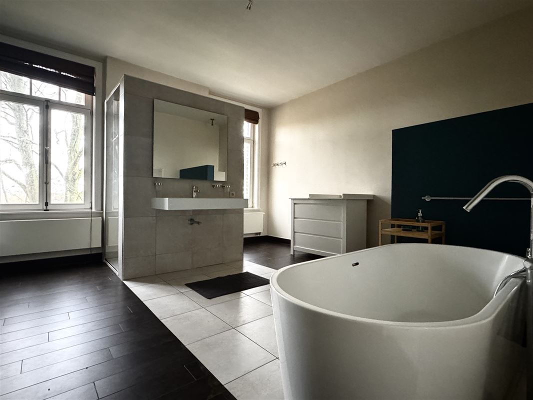 Magnifique maison de maître avec piscine et installations équestres!