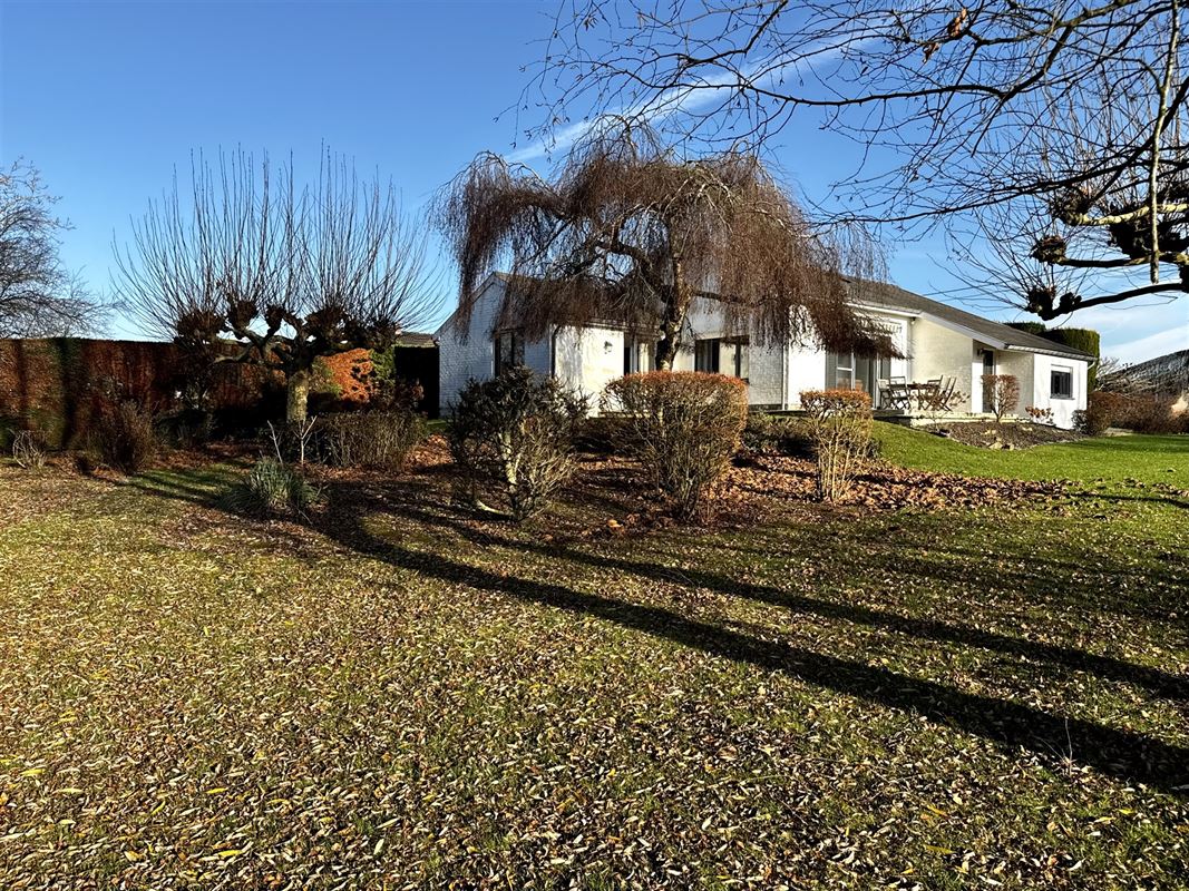 BELLE VILLA AU CALME AVEC SUPERBE JARDIN