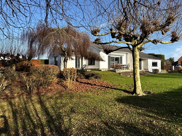 MOOIE VILLA IN EEN RUSTIGE OMGEVING MET PRACHTIGE TUIN