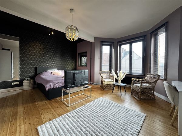 WONING MET 2 GARAGES, STUDIO en TUIN!