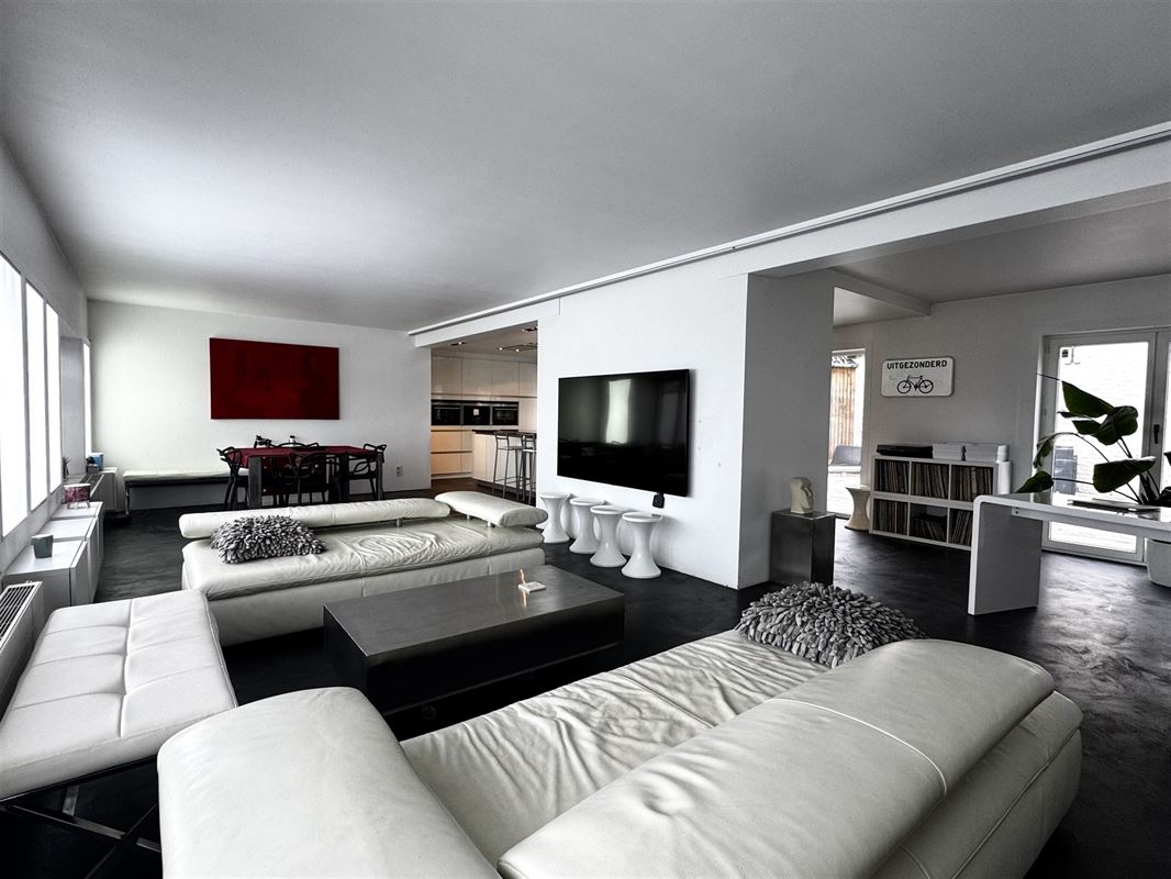 Propriété unique - habitation et de deux studios!