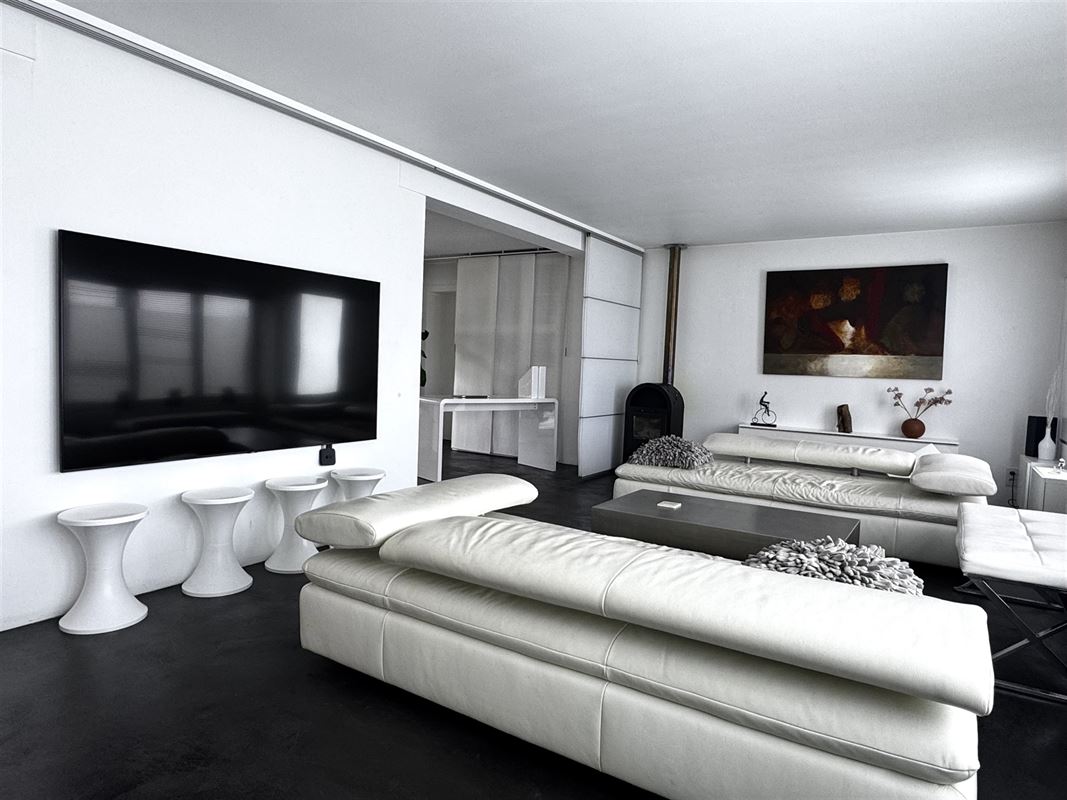 Propriété unique - habitation et de deux studios!