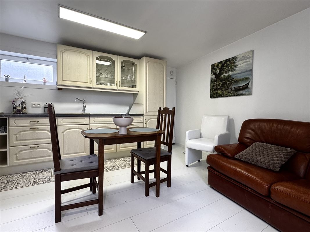 Propriété unique - habitation et de deux studios!