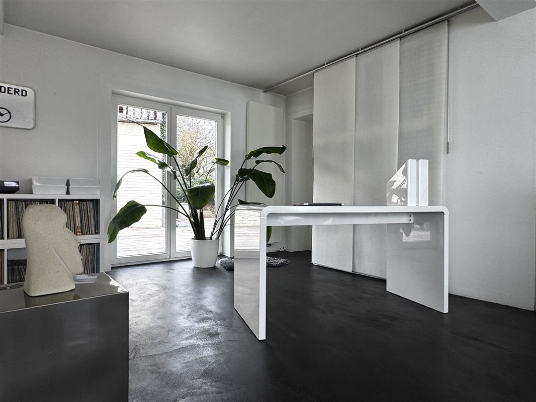 Propriété unique - habitation et de deux studios!