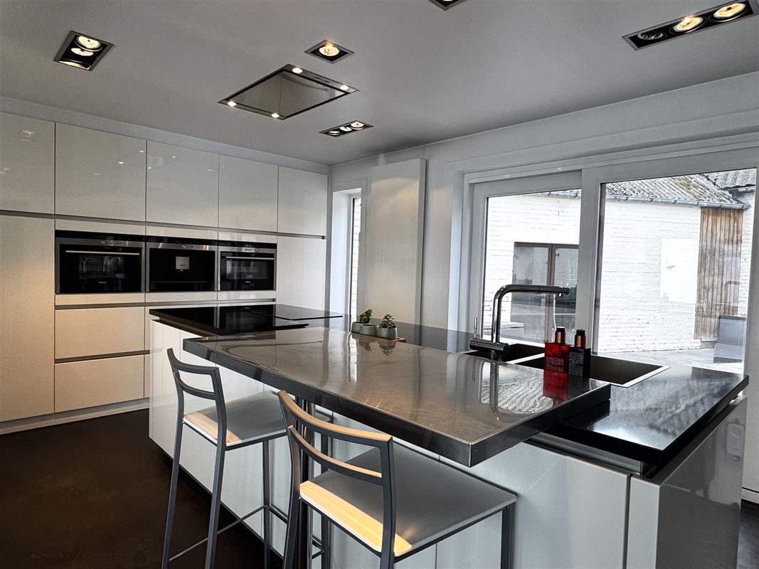 Propriété unique - habitation et de deux studios!