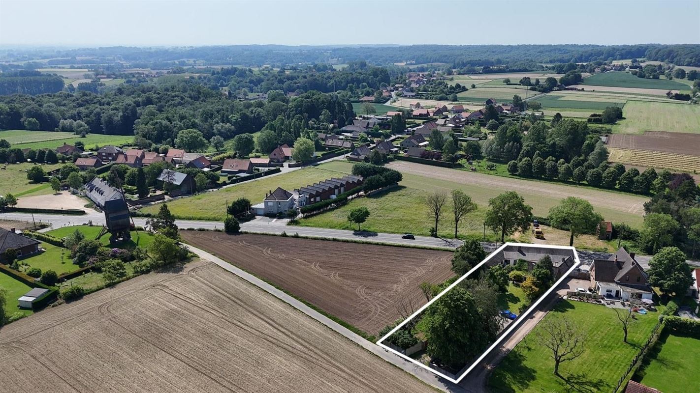 Propriété unique - habitation et de deux studios!