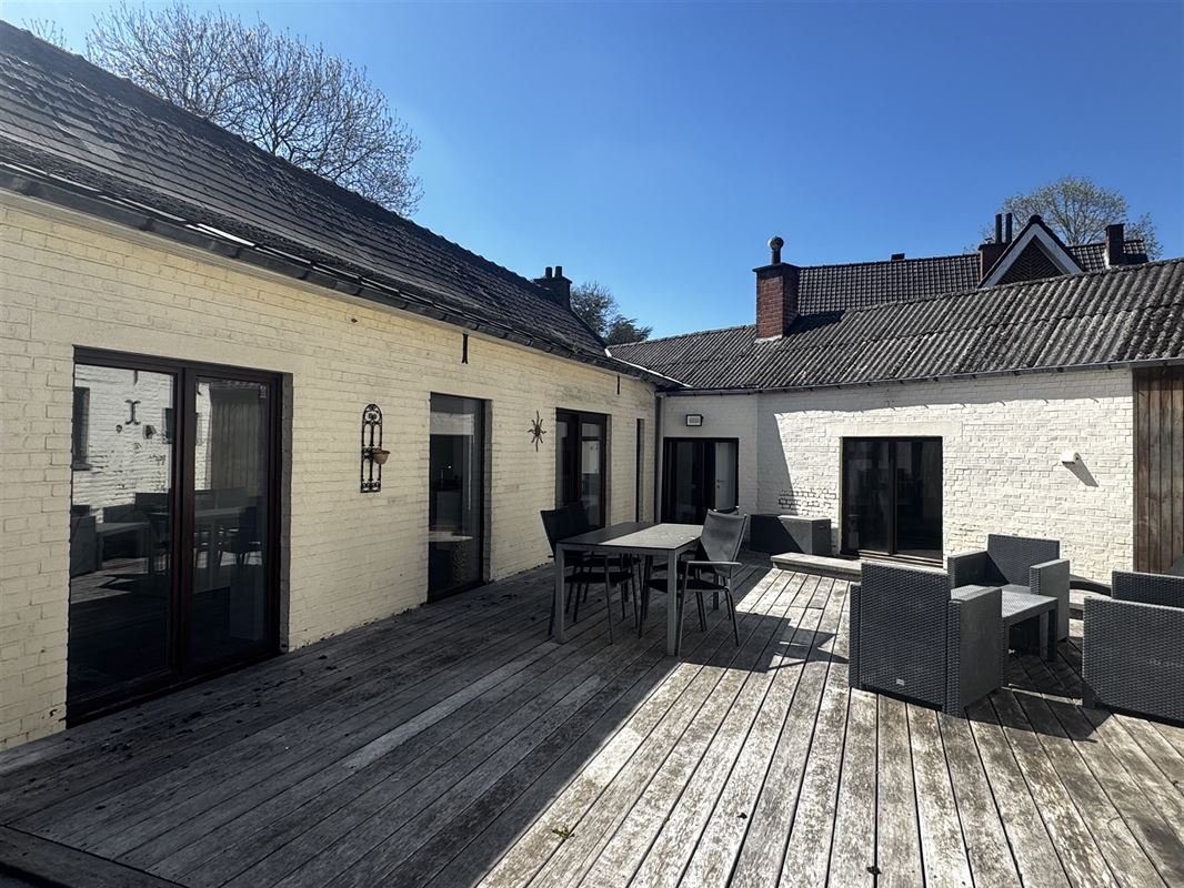 Propriété unique - habitation et de deux studios!