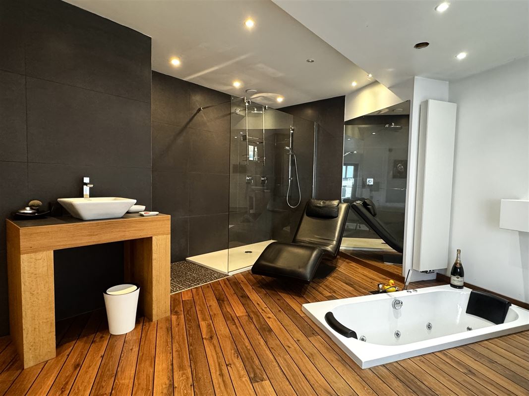 Propriété unique - habitation et de deux studios!