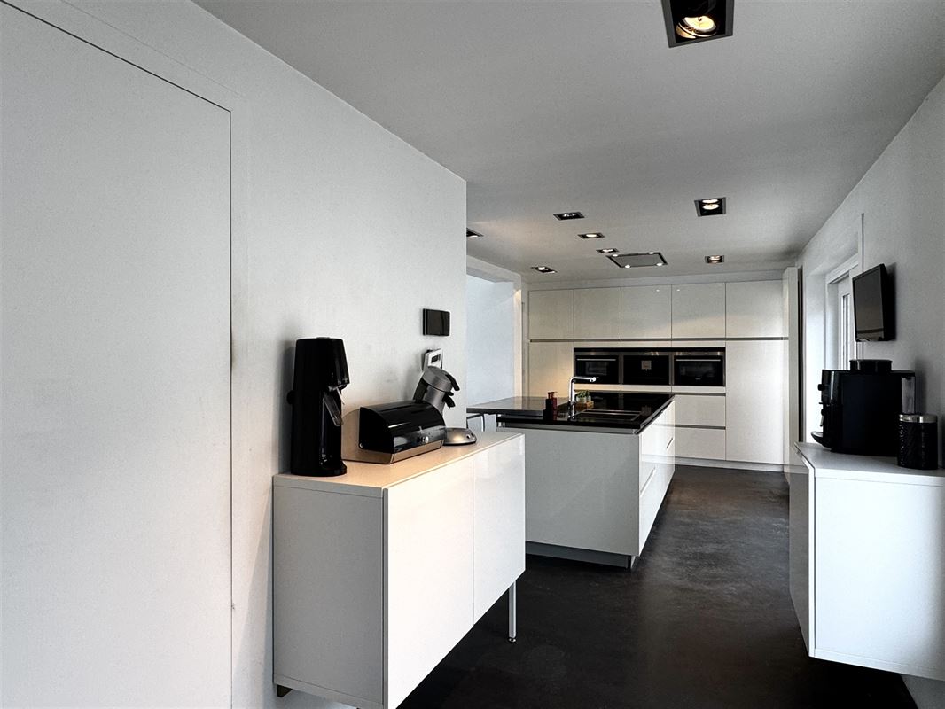 Propriété unique - habitation et de deux studios!
