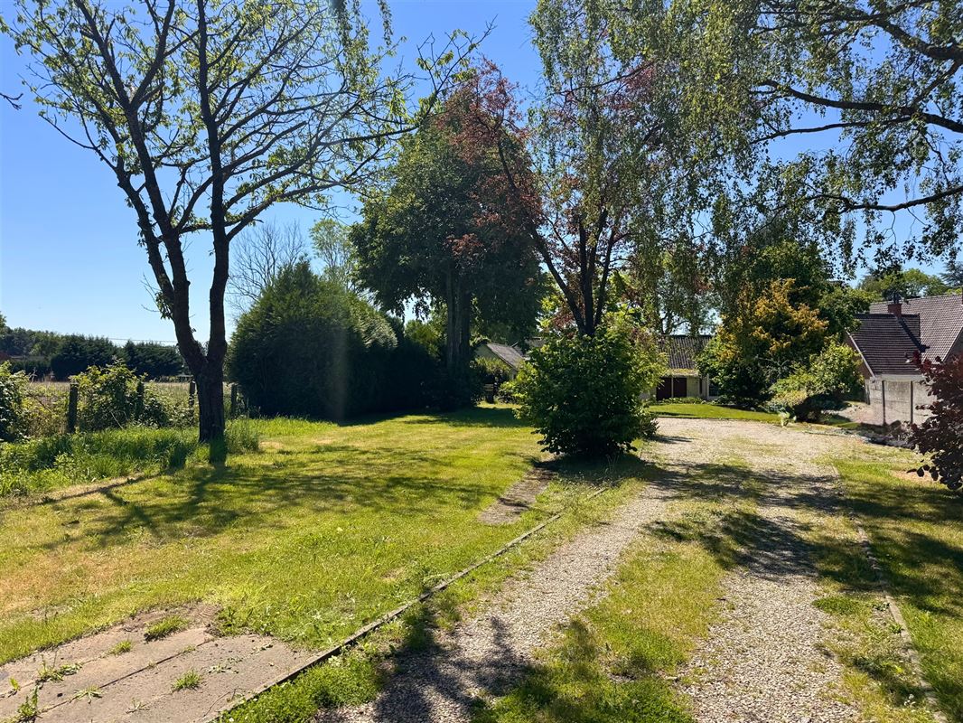 Propriété unique - habitation et de deux studios!