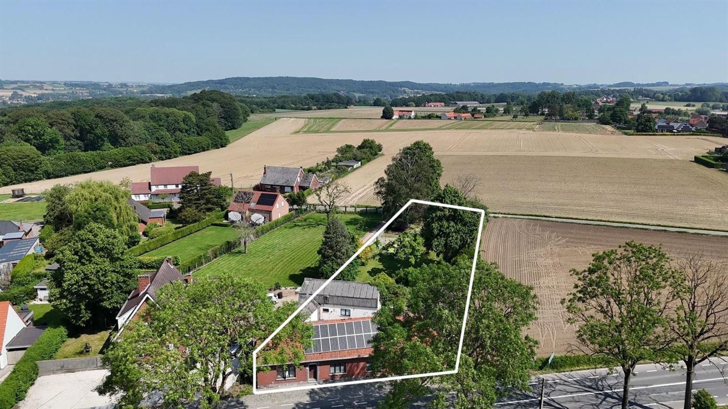 Propriété unique - habitation et de deux studios!
