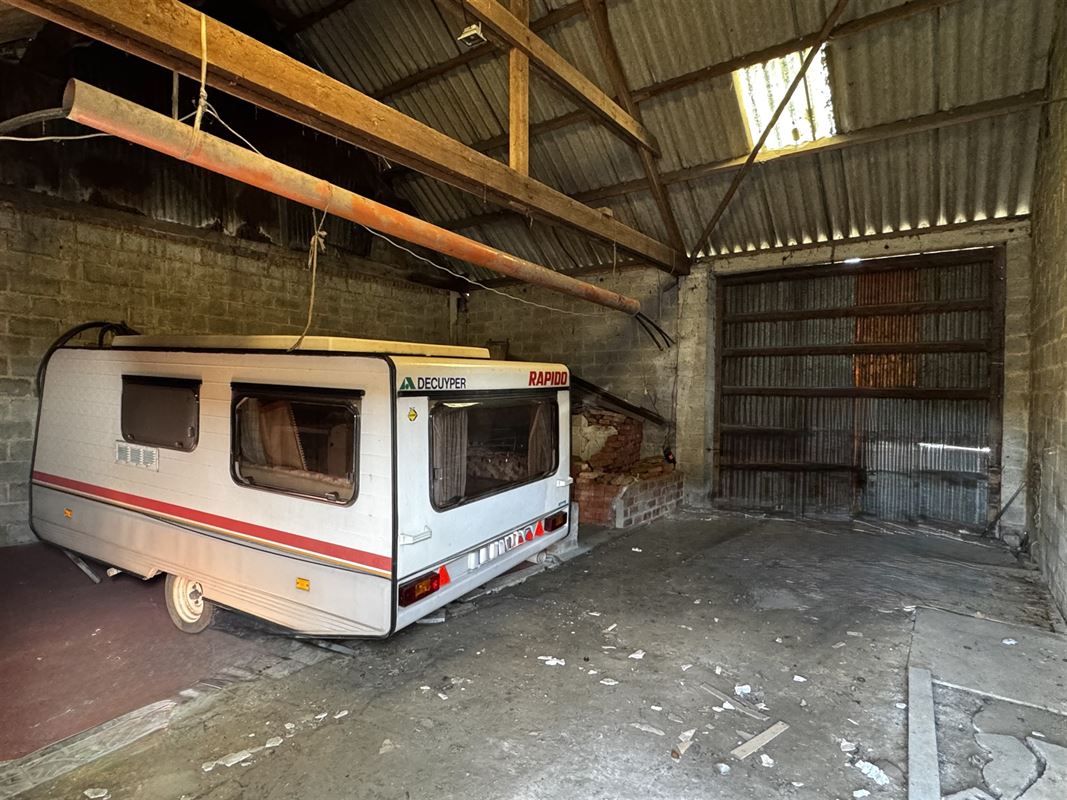GOEDGELEGEN TE RENOVEREN HOEVE MET TUIN, WEIDE EN SCHUUR!